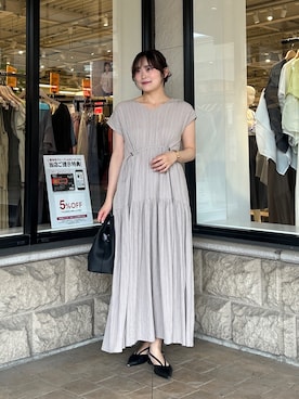 「Thevon（ゼボン）の楊柳ウエストドロストフレンチワンピース（ワンピース、ベージュ系）」を使った、momoさん（レディース・159cm）の夏コーディネート