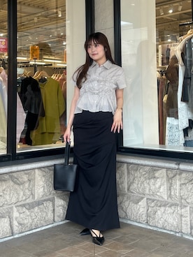 「Thevon（ゼボン）のシャーリング半袖アソートショートシャツ（シャツ/ブラウス、ホワイト系）」を使った、momoさん（レディース・159cm）の夏コーディネート