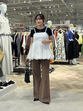 「ブラウンパンツ」｜momoさん（レディース・159cm）の夏コーディネート