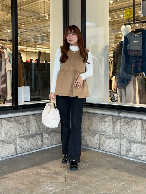 ペプラムベスト×ニットプルオーバー