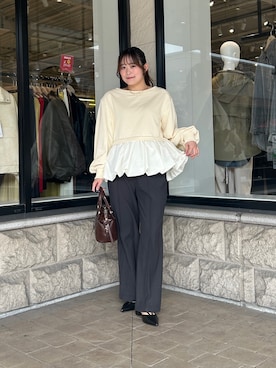 「Thevon（ゼボン）の裾バルーンボートネック裏毛プルオーバー（Tシャツ/カットソー、イエロー系）」を使った、momoさん（レディース・159cm）の春コーディネート