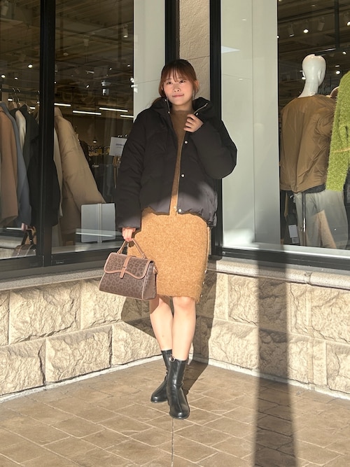 サイドGLDボタンミドル丈ニットワンピース