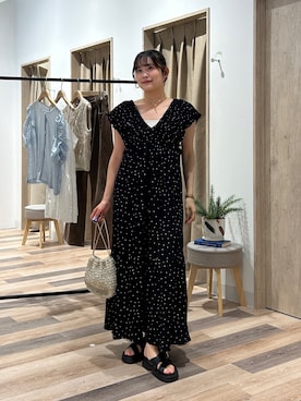 「Thevon（ゼボン）のシャーリングジャガードワンピース（ワンピース、ブラック系）」を使った、momoさん（レディース・159cm）の夏コーディネート