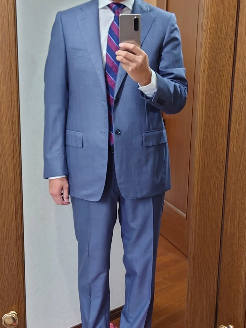「コルネリアーニ、corneliani、スーツ、通勤コーデ」｜「CORNELIANIのアイテム（ジャケット/アウター、ブルー系）」を使った、corneliani manさん（メンズ・178cm）の秋コーディネートの1枚目の写真
