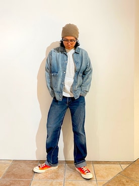 「アイテム（スニーカー、オレンジ系）」を使った、清野さん（メンズ・174cm）の秋コーディネート