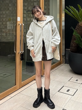 「アイテム（パーカー）」を使った、莉央さん（レディース・159cm）の秋コーディネート