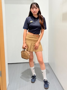 「アイテム（スニーカー）」を使った、SEさん（レディース・160cm）の秋コーディネート
