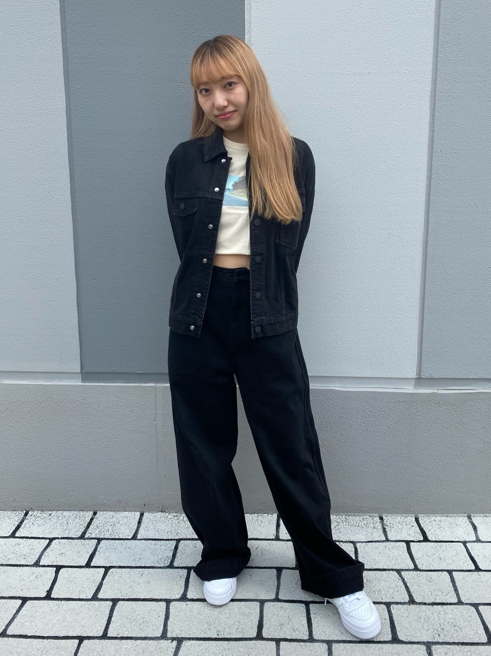 「スニーカー、デニム、セットアップ、adidas、モノトーン、アディダス、厚底シューズ、adidas originals、フォーラム、クセニア・シュナイダー」｜「adidasのadidas Originals × KSENIASCHNAIDER グラフィックTシャツ / アディダスオリジナルス（Tシャツ/カットソー、ホワイト系）」を使った、SEさん（レディース・160cm）の夏コーディネートの1枚目の写真