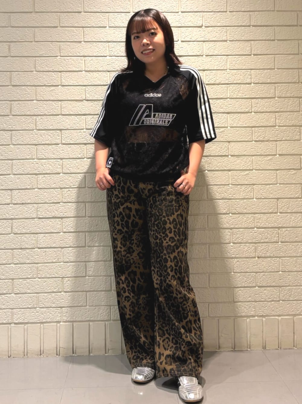「adidas originals、アディダスオリジナルス、adidas、アディダス、レース、スニーカー」｜「adidasのテコンドー / Taekwondo（シューズ、シルバー系）」を使った、ももかさん（レディース・160cm）の夏コーディネートの1枚目の写真