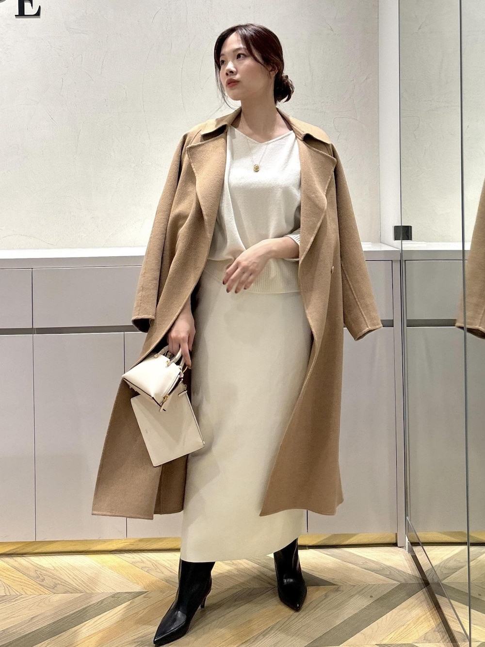 「冬コーデ、お出かけコーデ、ROPÉ、ナチュラル、ブルべ冬、乾燥、高身長、トップス、ニット/セーター、ジャケット/アウター、その他アウター、スカート、バッグ、ショルダーバッグ、シューズ」｜「ROPE'のBarbara boots(バーバラブーツ)（ブーツ、ブラック系）」を使った、FUYUKIさん（レディース・167cm）の冬コーディネートの1枚目の写真