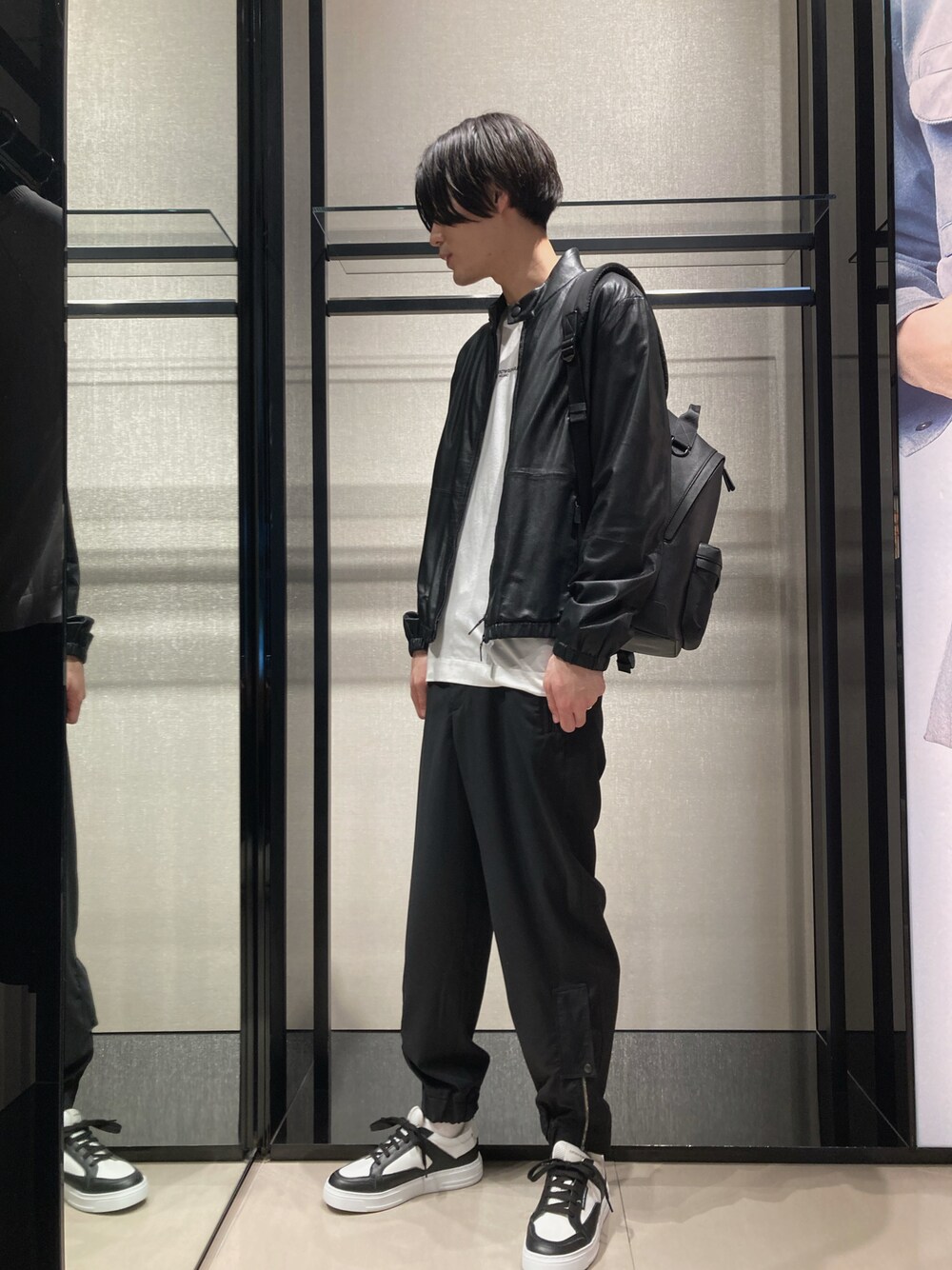 スラックスを使った「レザージャケット」の人気ファッション