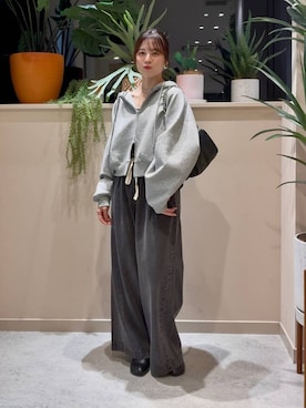 「LOWRYS FARM（ローリーズファーム）のＺＩＰショートフーディ　588894（パーカー、グレー系）」を使った、ゆーみさん（レディース・156cm）の春コーディネート