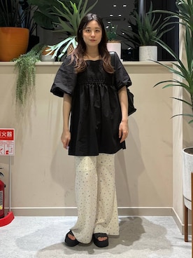 「LOWRYS FARM（ローリーズファーム）のカンドウフィットＫｎｉｔサンダル 637889（サンダル、ブラック系）」を使った、ゆーみさん（レディース・156cm）の夏コーディネート