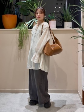 「LOWRYS FARM（ローリーズファーム）のイージーバギーデニム　601067（デニムパンツ、ブラック系）」を使った、ゆーみさん（レディース・156cm）の春コーディネート