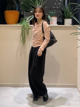 「LOWRYS FARM（ローリーズファーム）のイージーワイドコクーンパンツ 327286（その他パンツ、ブラック系）」を使った、ゆーみさん（レディース・156cm）の春コーディネート