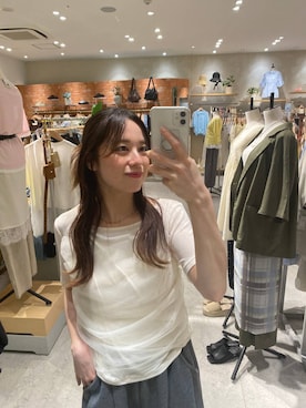 「LOWRYS FARM（ローリーズファーム）のチュールレイヤードＳＳ 1032082（Tシャツ/カットソー、ホワイト系）」を使った、ゆーみさん（レディース・156cm）の夏コーディネート