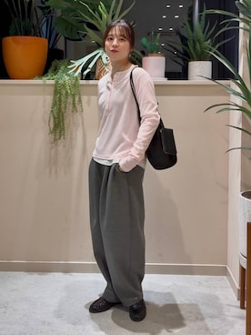 「LOWRYS FARM（ローリーズファーム）のカットイージーコクーンパンツ　292362（スウェットパンツ、グレー系）」を使った、ゆーみさん（レディース・156cm）の春コーディネート