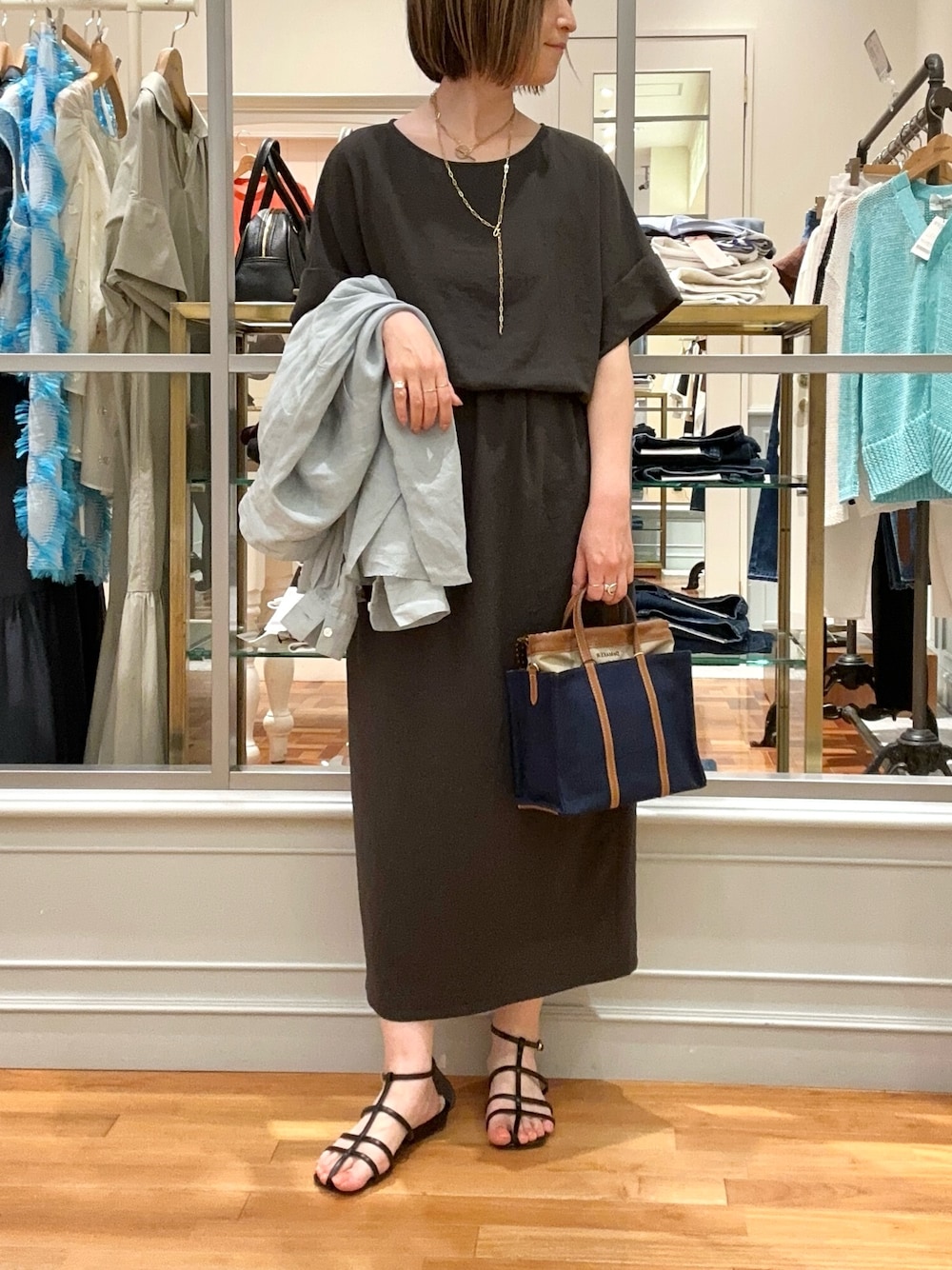 「サンダル、シャツスタイル、お出かけコーデ、トートバッグ、ロングスカート、きれいめカジュアル、夏服、夏服コーデ、レディースファッション、オトナ女子、セットアップ」｜「NOLLEY’Sのリネンシャツ（シャツ/ブラウス、ブルー系）」を使った、Yamazakiさん（骨格ナチュラル・レディース・157cm）の春コーディネートの1枚目の写真