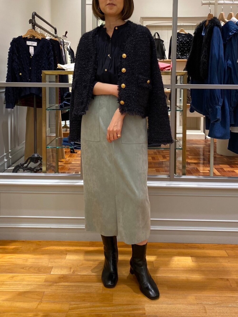「秋コーデ、秋服、秋服コーデ、オフィススタイル、オフィスコーデ、お仕事コーデ、お出かけコーデ、ジャケット、ジャケットスタイル、ニットジャケット、ツイードジャケット、スカート、スカートスタイル、タイトスカート、キレイめ」｜「NOLLEY’Sのツイードフリンジニットジャケット（ノーカラージャケット、ブルー系）」を使った、Yamazakiさん（レディース・157cm）の秋コーディネートの1枚目の写真