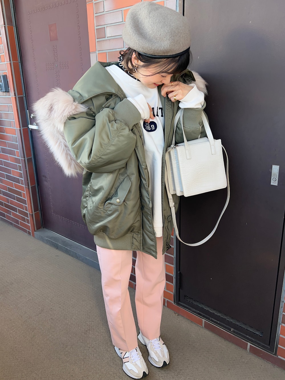 「ゆるコーデ、カーキアウター、GAP」｜「雑貨屋さんのアイテム（ハンチング/ベレー帽、ベージュ系）」を使った、chaozu/chami さん（レディース・160cm）の冬コーディネートの1枚目の写真