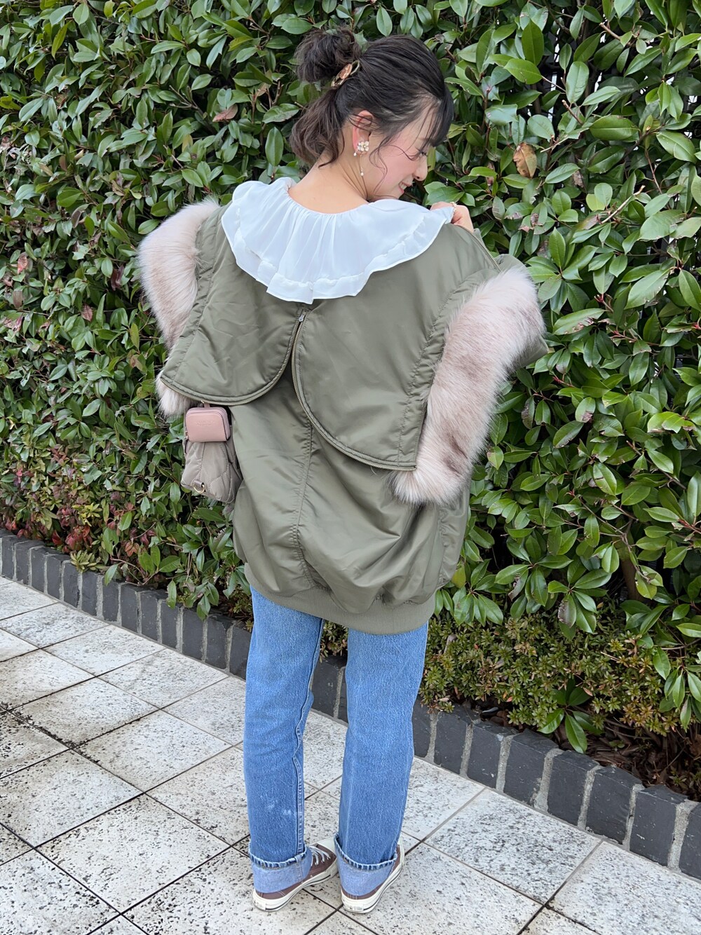 「襟付きトップス、襟付きブラウス、襟付きアウター」｜「Levi'sのアイテム（デニムパンツ、ブルー系）」を使った、chaozu/chami さん（レディース・160cm）の冬コーディネートの1枚目の写真