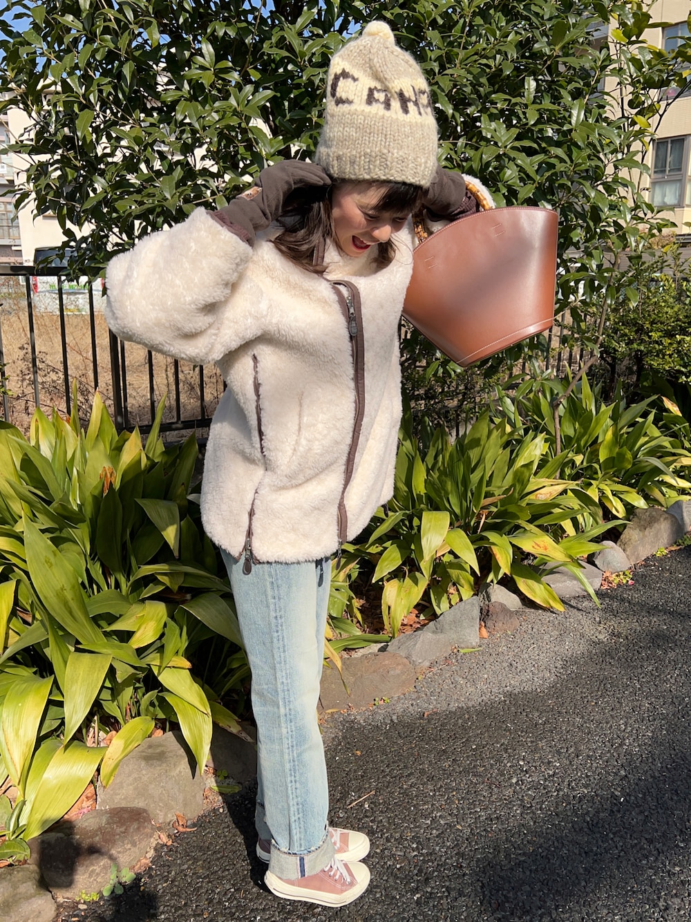 「ニット帽、下北沢、古着」｜「CASA FLINEのアイテム（ムートンコート、ホワイト系）」を使った、chaozu/chami さん（レディース・160cm）の冬コーディネートの1枚目の写真