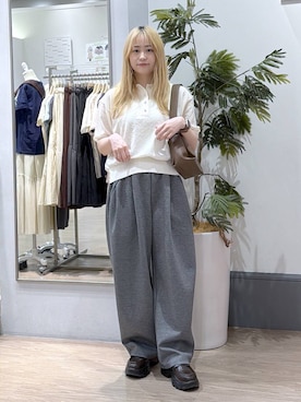 「LOWRYS FARM（ローリーズファーム）のカットイージーコクーンパンツ　292362（スウェットパンツ、グレー系）」を使った、emiriさん（レディース・157cm）の春コーディネート