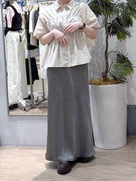 「LOWRYS FARM（ローリーズファーム）のストレッチサテンスカート　 290120（スカート、グレー系）」を使った、emiriさん（レディース・157cm）の春コーディネート