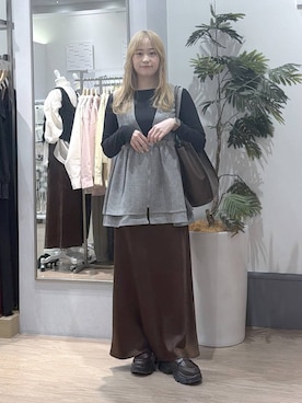 「LOWRYS FARM（ローリーズファーム）のストレッチサテンスカート　 290120（スカート、ブラウン系）」を使った、emiriさん（レディース・157cm）の春コーディネート