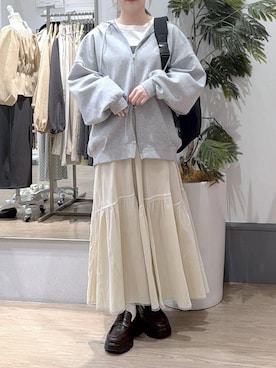 「LOWRYS FARM（ローリーズファーム）のＢＩＧＺＩＰフーディ　 452864（パーカー、グレー系）」を使った、emiriさん（レディース・157cm）の春コーディネート