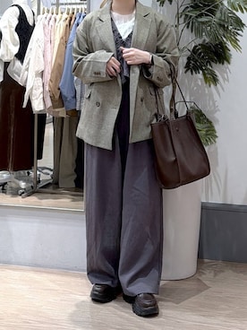 「LOWRYS FARM（ローリーズファーム）のジャガードフリンジＬＳ　102891（Tシャツ/カットソー、ベージュ系）」を使った、emiriさん（レディース・157cm）の春コーディネート