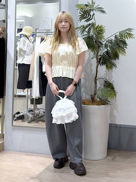 「LOWRYS FARM（ローリーズファーム）のカットイージーコクーンパンツ　292362（スウェットパンツ、グレー系）」を使った、emiriさん（レディース・157cm）の夏コーディネート