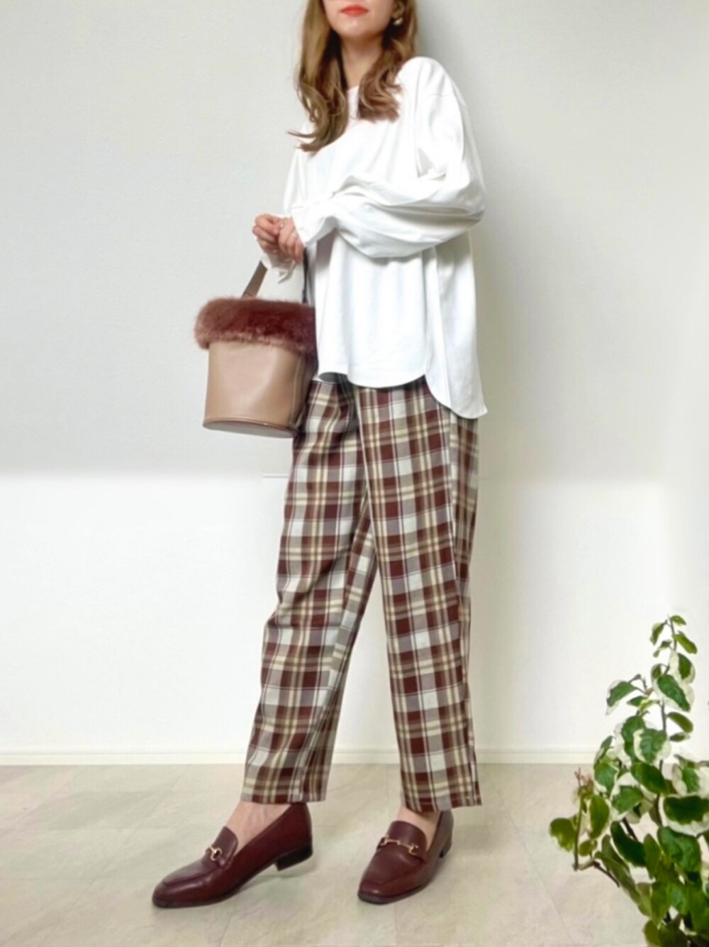 「classicalelf、クラシカルエルフ、エルフコーデ、タイアップ、UNIQLO、ユニクロ、GU、ジーユー、ZARA、ザラ、ZOZO、ZOZOTOWN、プルオーバー、ボリューム袖、淡色コーデ」｜「classicalelfの綿100％、さらり滑らか。ふんわり&くしゅが可愛い大人トップス（Tシャツ/カットソー、ホワイト系）」を使った、＊𝒂𝒎𝒆𝒍𝒊𝒆𝒆＊さん（レディース・158cm）の秋コーディネートの1枚目の写真
