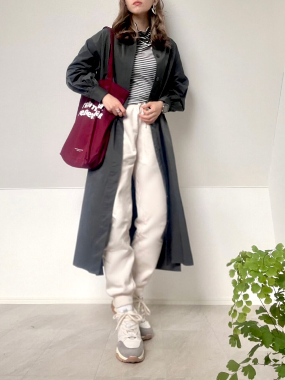 「renorm、シャツワンピース、Traditional Weatherwear、UNIQLO、キャンバストート、パンツスタイル、オトナカジュアル、ANGIE VINTAGE、ダッドスニーカー、ユニクロ、通勤コーデ、シンプル、ボーダー、スウェットパンツ」｜「ReNormの2WAYシャツワンピース（シャツワンピース、グレー系）」を使った、＊𝒂𝒎𝒆𝒍𝒊𝒆𝒆＊さん（レディース・158cm）の秋コーディネートの1枚目の写真