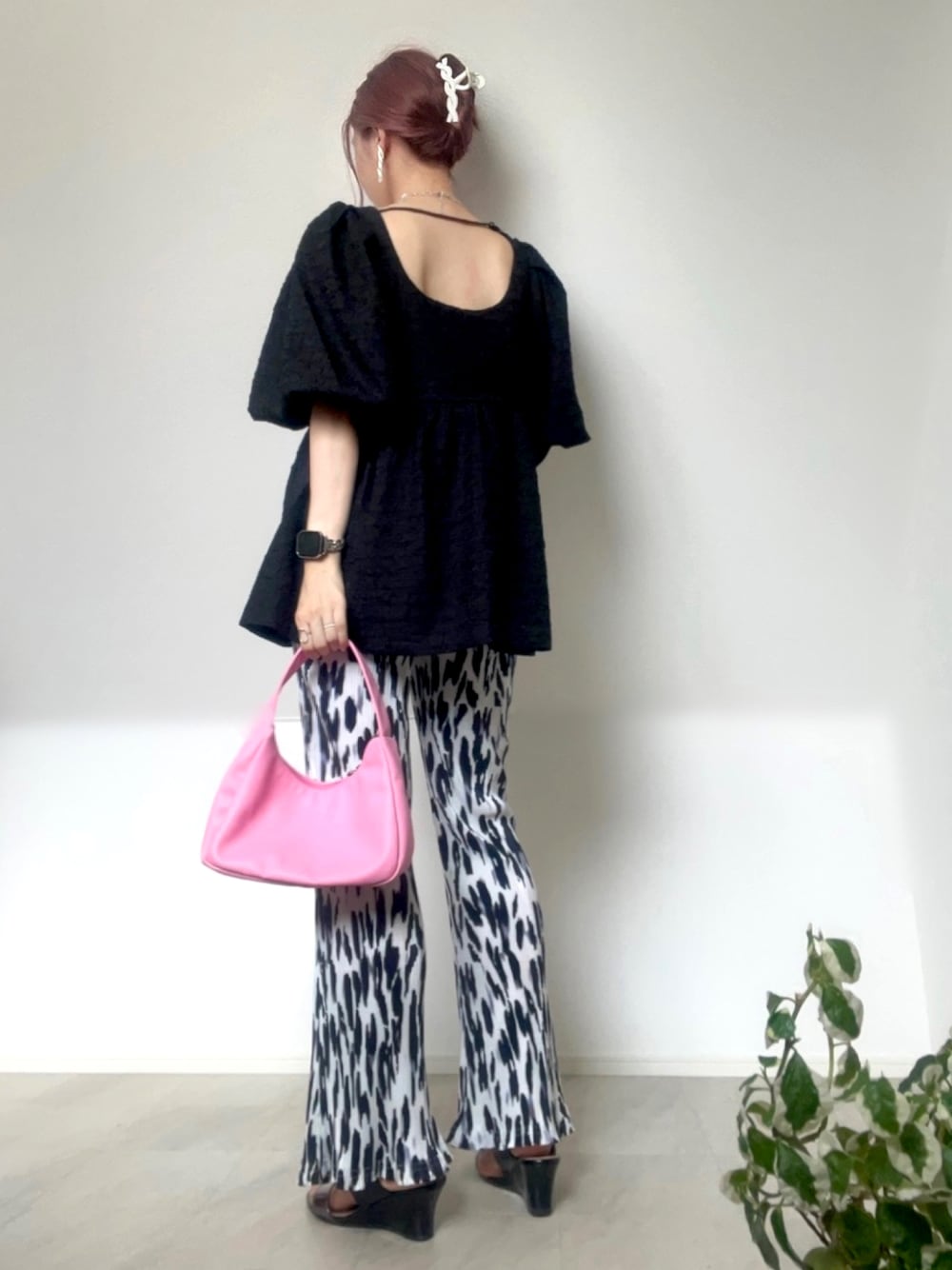 「UNFIELD、GRL、モノトーンコーデ、モノトーン、バックオープン、shein、レオパード、シンプル、パンツスタイル、ラクチンコーデ、ママファッション、リブパンツ、きれいめカジュアル、韓国ファッション、ブラックコーデ」｜「UNFIELDの【2022 A/W New Arrival】ふくれジャガードチュニック（チュニック、ブラック系）」を使った、＊𝒂𝒎𝒆𝒍𝒊𝒆𝒆＊さん（レディース・158cm）の夏コーディネートの1枚目の写真