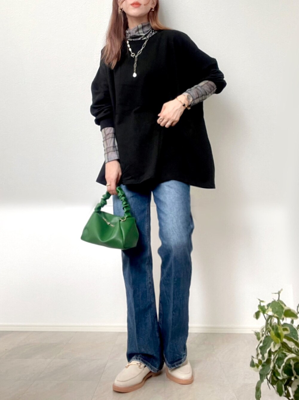 「reca、EDWIN、デニムパンツ、deuxamour、ANGIE VINTAGE、デニムコーデ、ローファー、レイヤードスタイル、シアートップス、パンツスタイル、韓国ファッション、大人カジュアル、カジュアル、秋コーデ、カラーコーデ」｜「recaのボーダービッグプルオーバー（Tシャツ/カットソー、ブラック系）」を使った、＊𝒂𝒎𝒆𝒍𝒊𝒆𝒆＊さん（レディース・158cm）の秋コーディネートの1枚目の写真