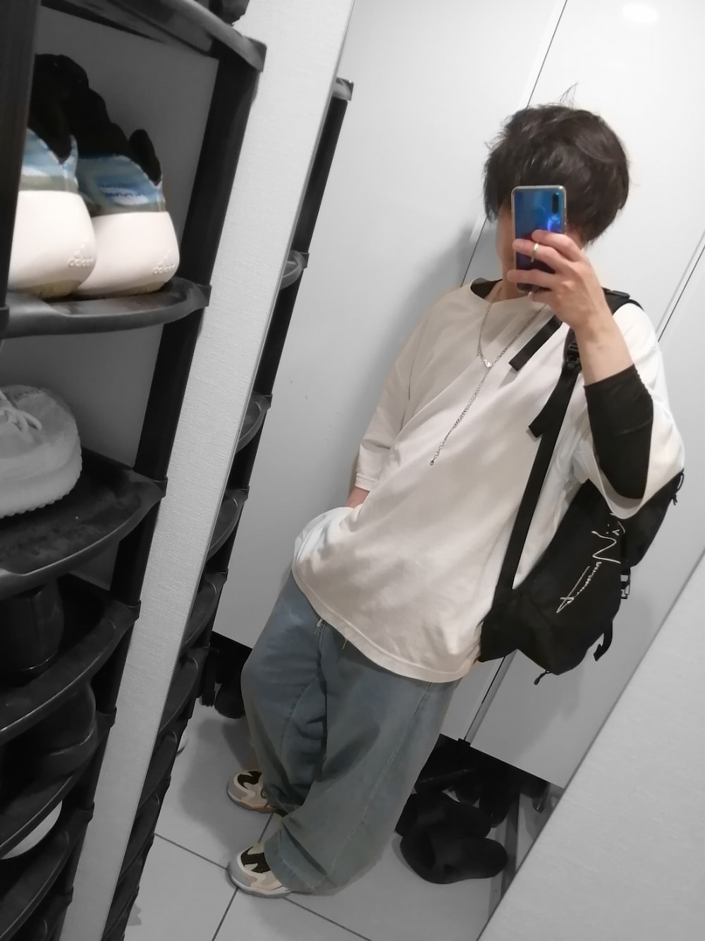 「デニムっていいよね、オトナカジュアル、夏、おしゃれさんと繋がりたい、古着コーデ、ootd、スニーカー、ストリートコーデ、ストリート、半袖シャツ、ストリートファッション、ビッグシルエット、お洒落さんとつながりたい、ストリート系、ワイドパンツ」｜「YohjiYamamotoxNewEra/ヨウジヤマモト×ニューエラ/RUCK SACKのアイテム（バッグ、ブラック系）」を使った、まっくさん（メンズ・175cm）の夏コーディネートの1枚目の写真