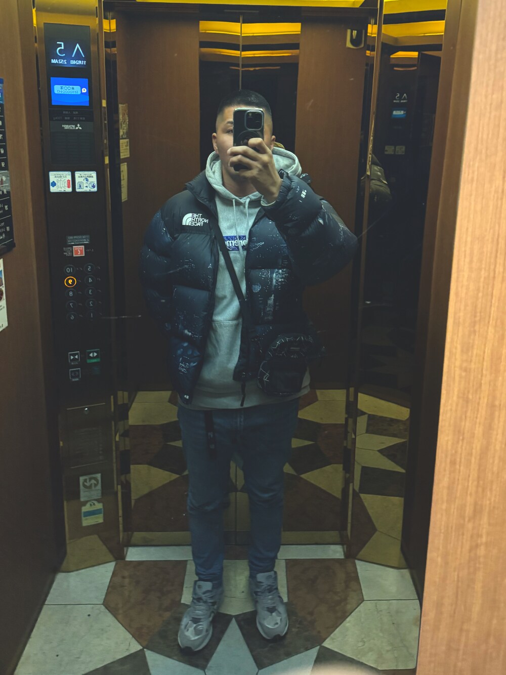 「northfaceのアイテム（ダウンジャケット/コート、ブラック系）」を使った、satsuiさん（メンズ・180cm）の秋コーディネートの1枚目の写真