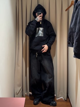 「URBAN RESEARCH（アーバンリサーチ）のBLANKMAG　B/W photo Hoodie（パーカー、ブラック系）」を使った、Mitsuki Moriyamaさん（メンズ・175cm）の春コーディネート