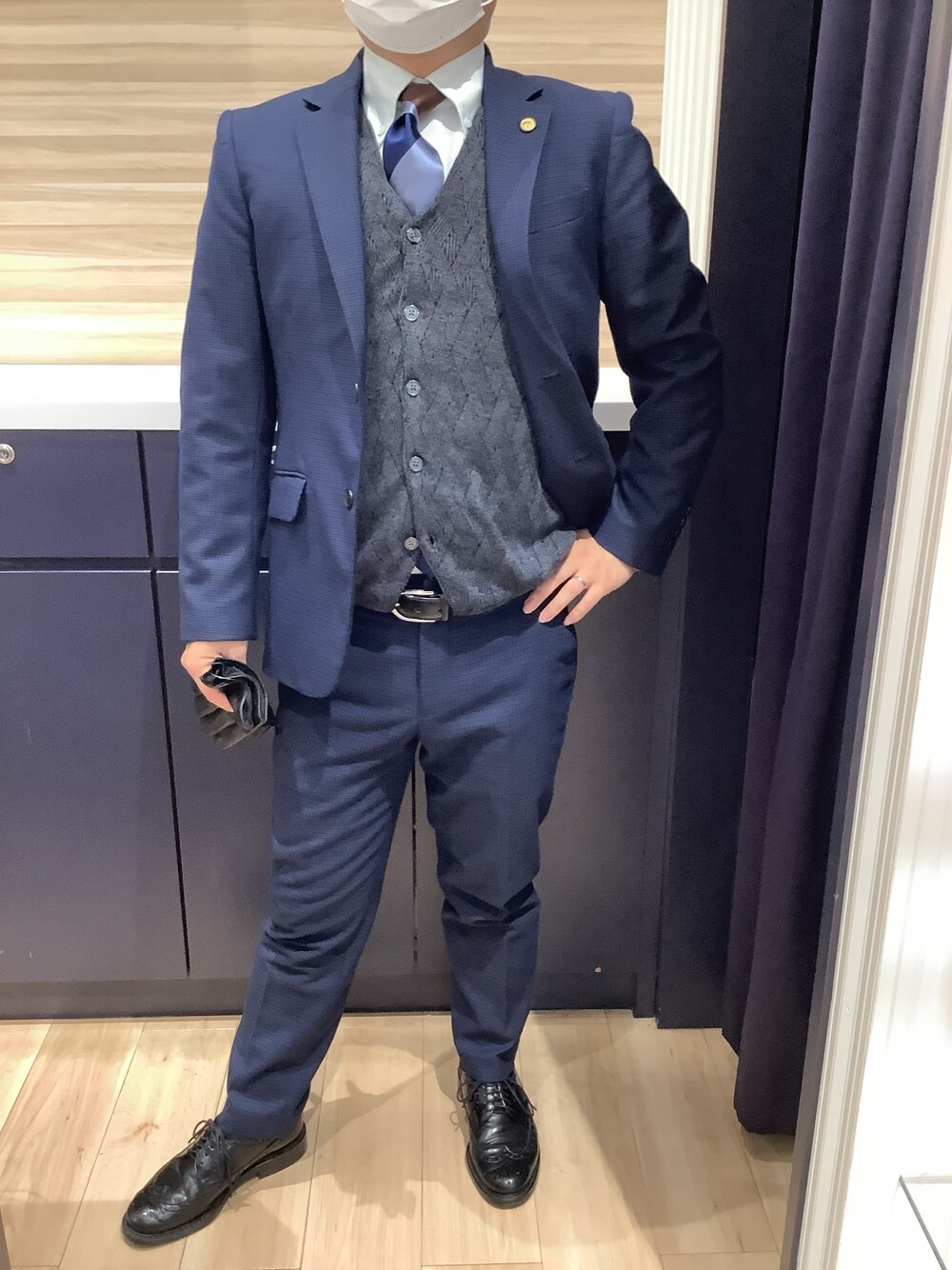 「東京シャツ、シャツスタイル、ネクタイ、ジャケット、スーツスタイル、革靴、ニットベスト、ベスト、ootd、オフィスカジュアル、お仕事コーデ、おしゃれさんと繋がりたい、冬コーデ、低身長」｜「TOKYO SHIRTSの絹100% ベーシックネクタイ（ネクタイ、ブラウン系）」を使った、BRICK HOUSE by Tokyo Shirts 久留米ゆめタウン店さん（メンズ・160cm）の秋コーディネートの1枚目の写真