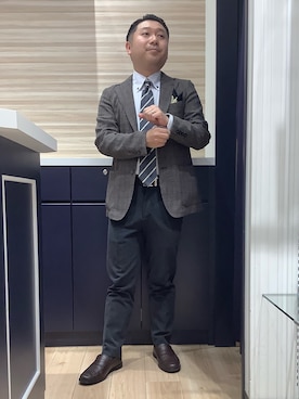 「TOKYO SHIRTS（トウキョウシャツ）の【くまのプーさん】形態安定ノンアイロン ボタンダウン 長袖ビジネスワイシャツ（ビジネスシャツ、グレー系）」を使った、BRICK HOUSE by Tokyo Shirts 久留米ゆめタウン店さん（メンズ・160cm）の春コーディネート