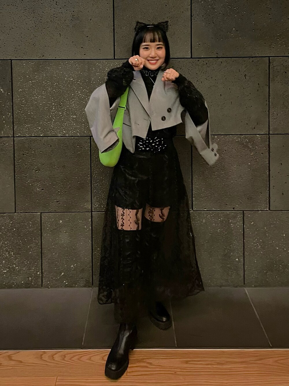 「黒猫、WEARハロウィン2022、秋コーデ、秋のコーデ、ブラック、ブラックコーデ、ジャケット、サイハイブーツ、ニーハイブーツ、モード、モードカジュアル、ロングブーツ」｜「ZARAのアイテム（ワンピース、ブラック系）」を使った、Wakanaさん（レディース・151cm）の秋コーディネートの1枚目の写真
