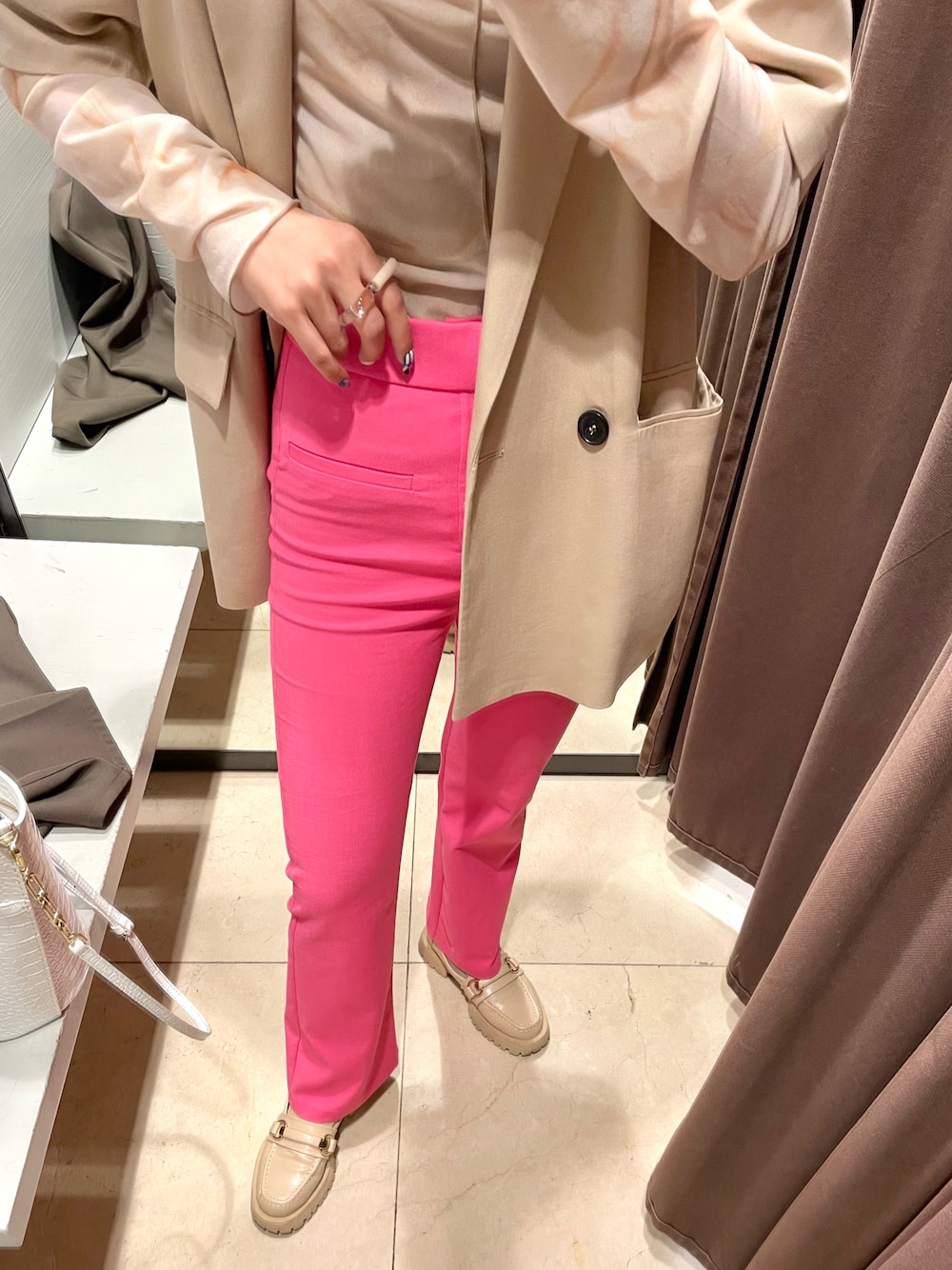 「ZARA、春コーデ、2022ss、ピンク、ピンク×ベージュ、きれいめカジュアル、キレイめ、シアートップス、ローファー、低身長、低身長コーデ、低身長女子」｜「ZARAのアイテム（パンツ、ピンク系）」を使った、Wakanaさん（レディース・151cm）の春コーディネートの1枚目の写真