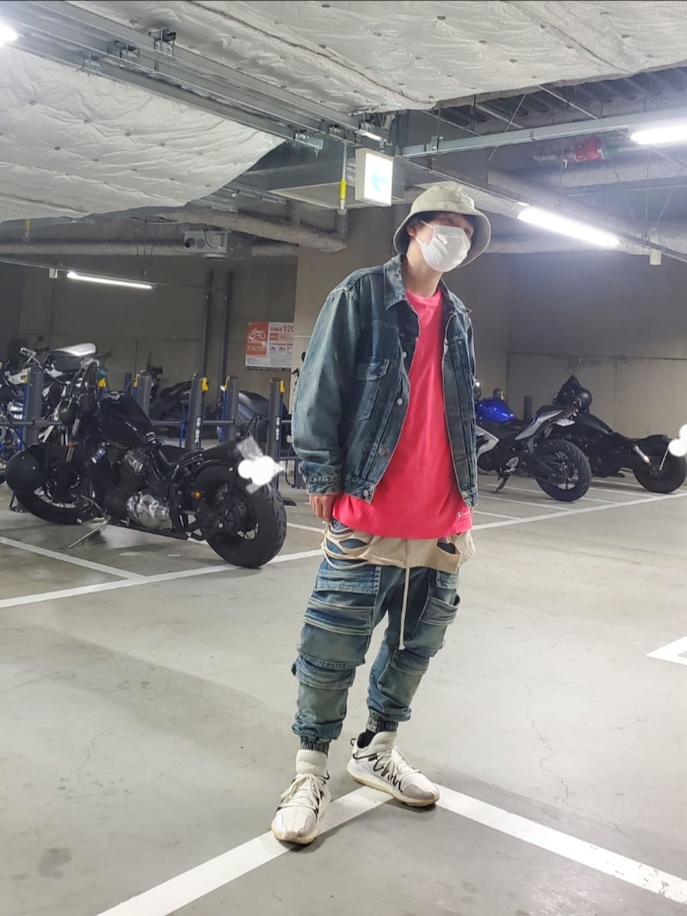 「デニム、セットアップ、スニーカー、レイヤードスタイル、adidas、デニムパンツ、デニムジャケット、春コーデ」｜「Y-3のY-3 KUSARI（スニーカー、ホワイト系）」を使った、R太さん（メンズ・166cm）の夏コーディネートの1枚目の写真
