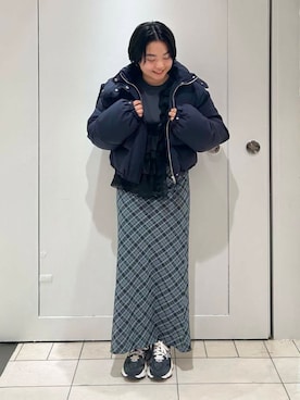 「KBF（ケイビーエフ）のフリルドッキングスウェット（スウェット）」を使った、MORIさん（レディース・159cm）の冬コーディネート