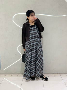 「KBF（ケイビーエフ）のチャーム付きスクエアミニBAG（ハンドバッグ、ブラック系）」を使った、MORIさん（レディース・159cm）の春コーディネート