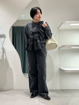 「KBF（ケイビーエフ）のフリルドッキングスウェット（スウェット）」を使った、MORIさん（レディース・159cm）の冬コーディネート