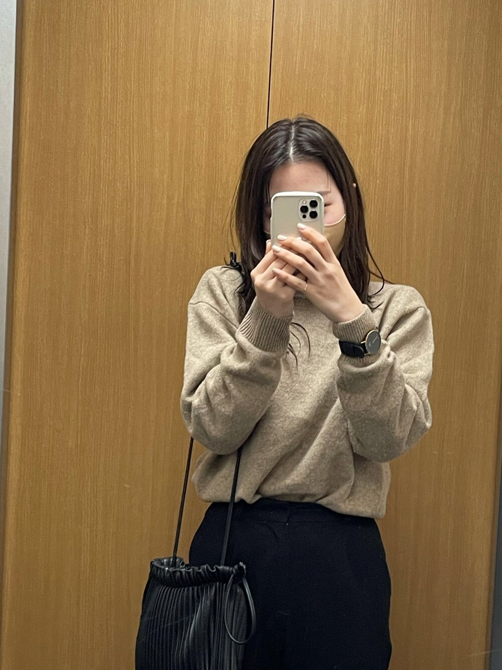 「大人カジュアル、ニット/セーター、シンプル、プチプラ、休日スタイル、おしゃれさんと繋がりたい、UNIQLO、淡色コーデ、モノトーンコーデ」｜「UNIQLOの3Dプレミアムラムモックネックセーター（長袖）（ニット/セーター、ブラウン系）」を使った、みさん（レディース・160cm）の秋コーディネートの1枚目の写真