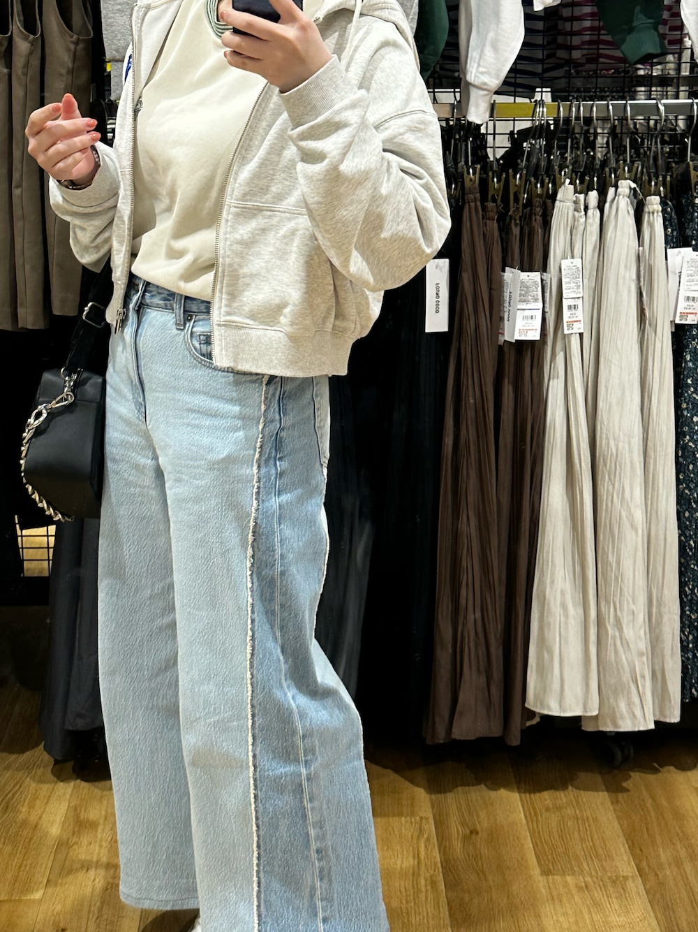「春のNewスタイル」｜「GUのアイテム（デニムパンツ、ブルー系）」を使った、Miyüさん（レディース・156cm）の春コーディネートの1枚目の写真
