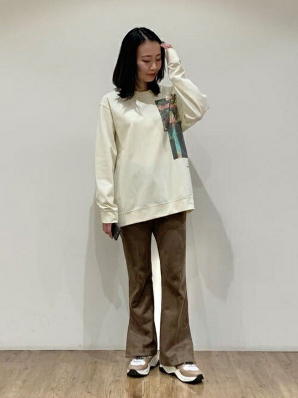「カットソー、タケオキクチ(TAKEO KIKUCHI)、TAKEO KIKUCHI、フローラル柄」｜「TAKEO KIKUCHIのフローラル プリント カットソー（Tシャツ/カットソー、イエロー系）」を使った、TAKEO KIKUCHIさん（レディース・164cm）の冬コーディネートの1枚目の写真